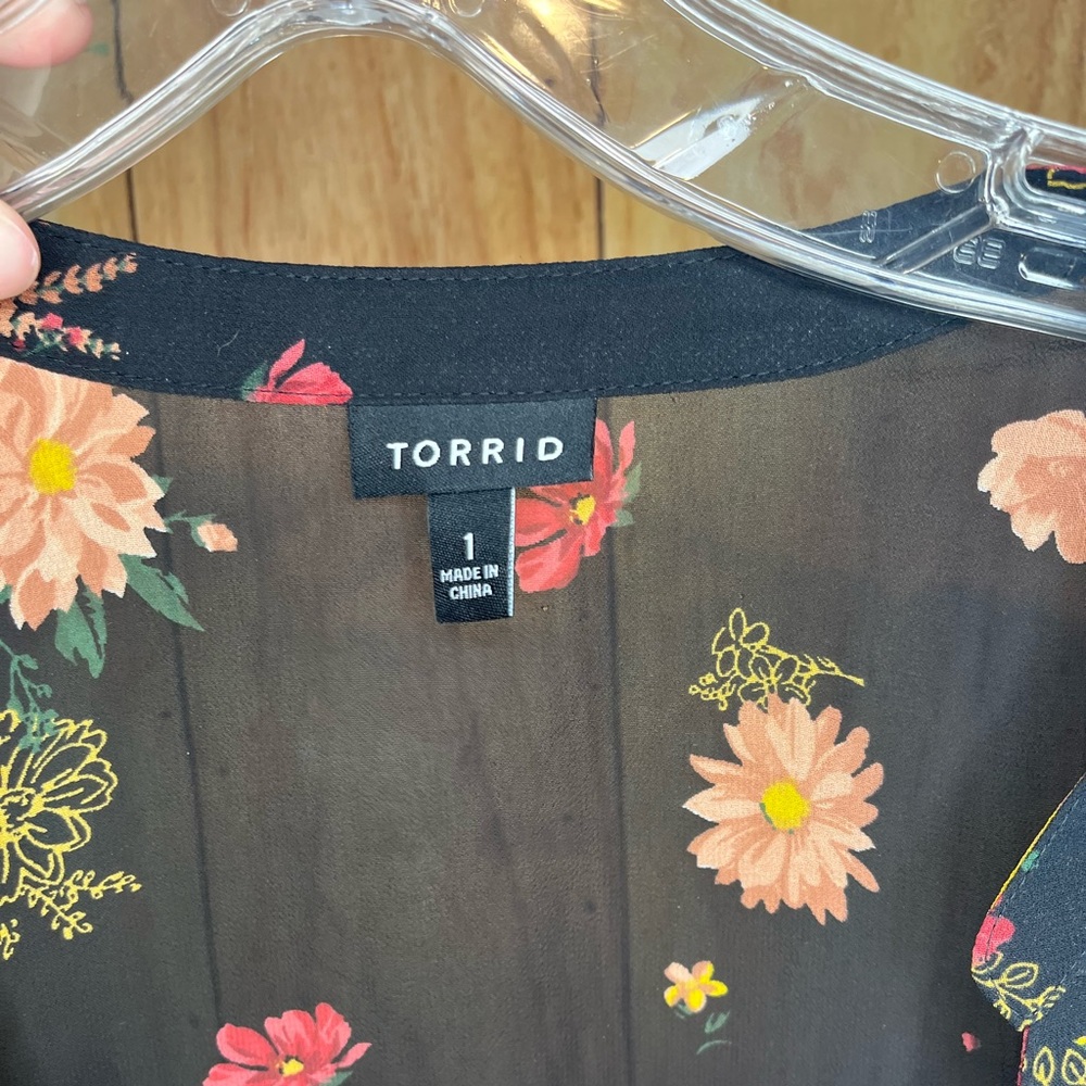 Torrid Plus Size 1 (1x) Plus Flowy Top Like New - image 6